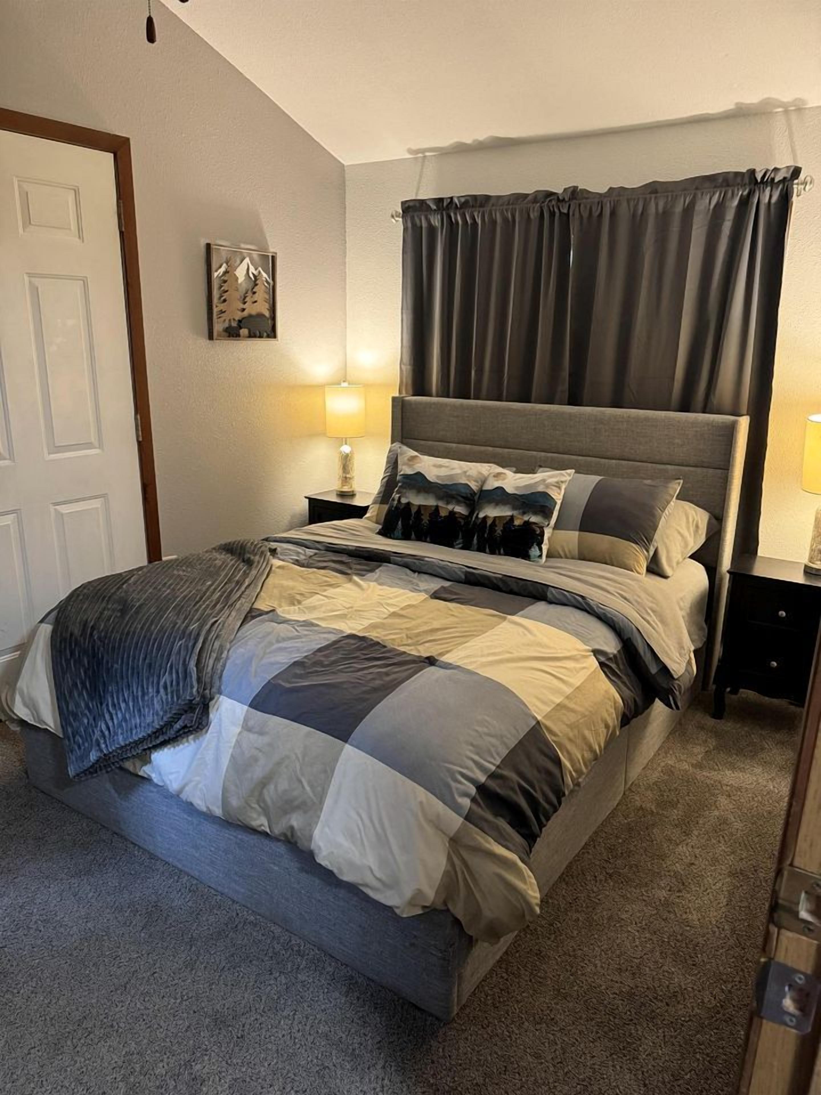 Iron/ironing board, bed sheets