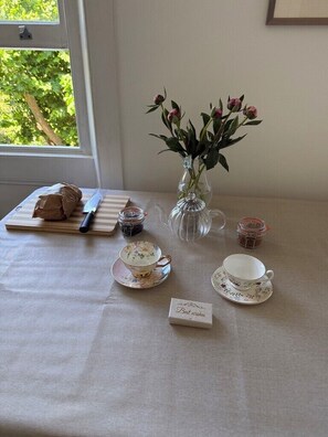 Interior - Light, airy, great location, newly decorated and furnished. Great views. (London)