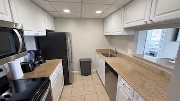 Apartment, 1 Bedroom | Private kitchen