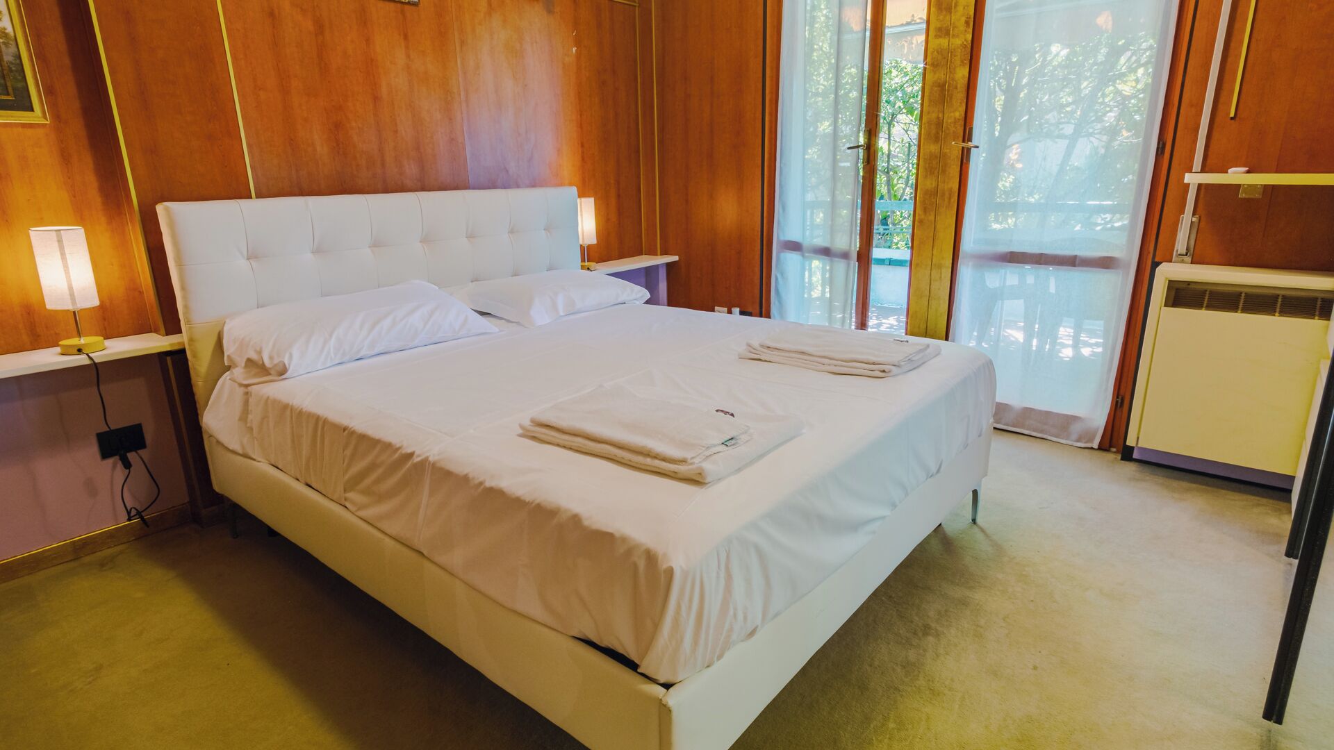Oltre La Riva - Two Bedroom Apartment, Sleeps 3 - Desenzano del Garda