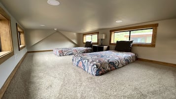 1 bedroom, bed sheets