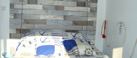 WiFi, bed sheets