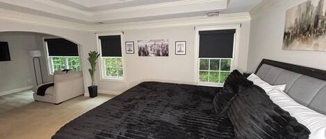 3 bedrooms, iron/ironing board, WiFi (free), bed sheets