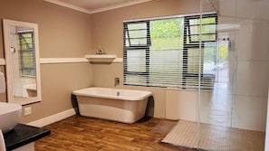 Villa, Terrasse | Badezimmer