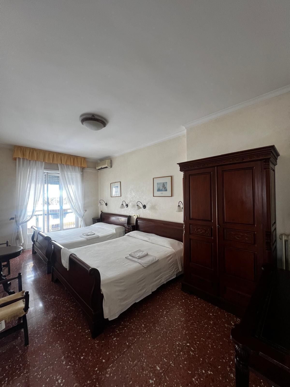 2 dormitorios, tabla de planchar con plancha, wifi y ropa de cama