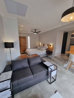 Studio, 1 Schlafzimmer, Balkon | Wohnbereich