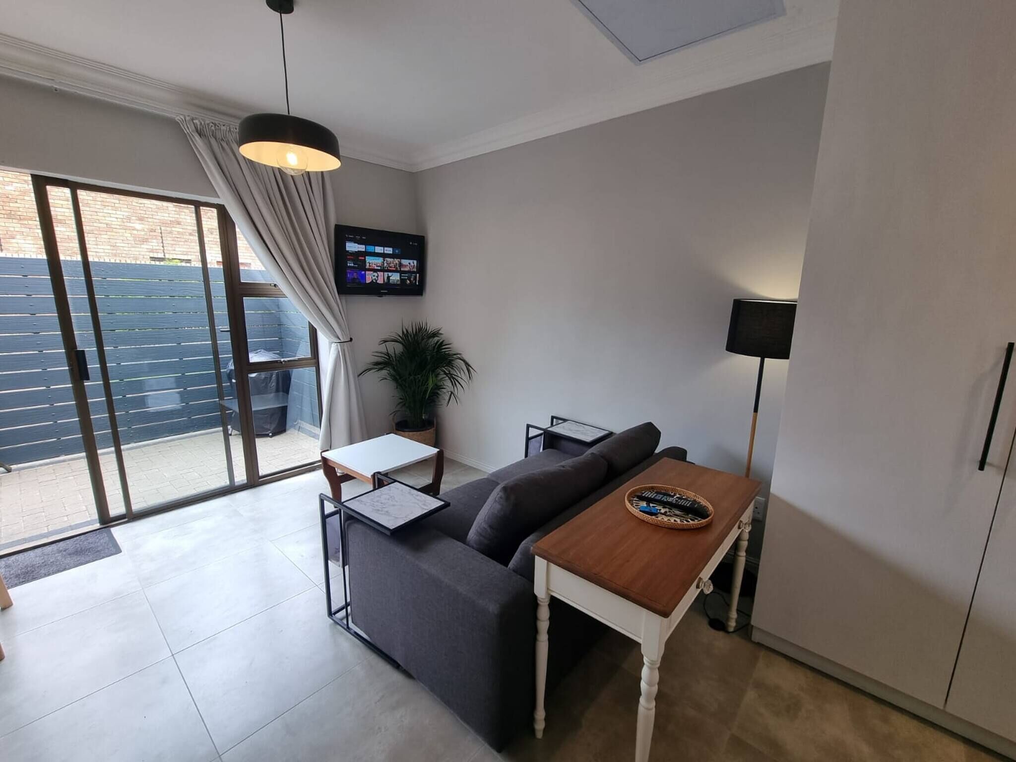 Studio, 1 Bedroom, Balcony | Living room