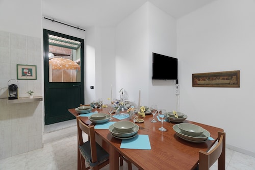 Varazze Mare Apartment with Two Bathrooms and Courtyard