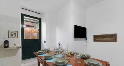 Varazze Mare Apartment with Two Bathrooms and Courtyard