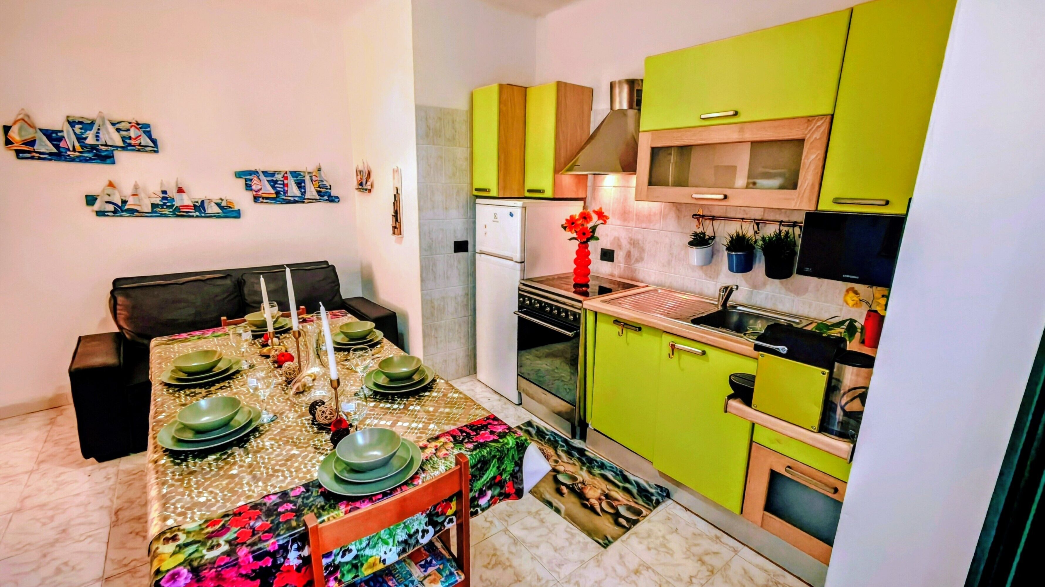 Frigorifero, microonde, forno, piano cottura