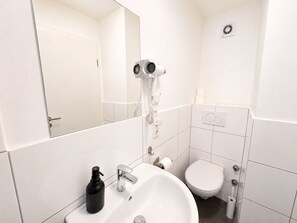 Bathroom - Central Studio Düsseldorf  (Düsseldorf)