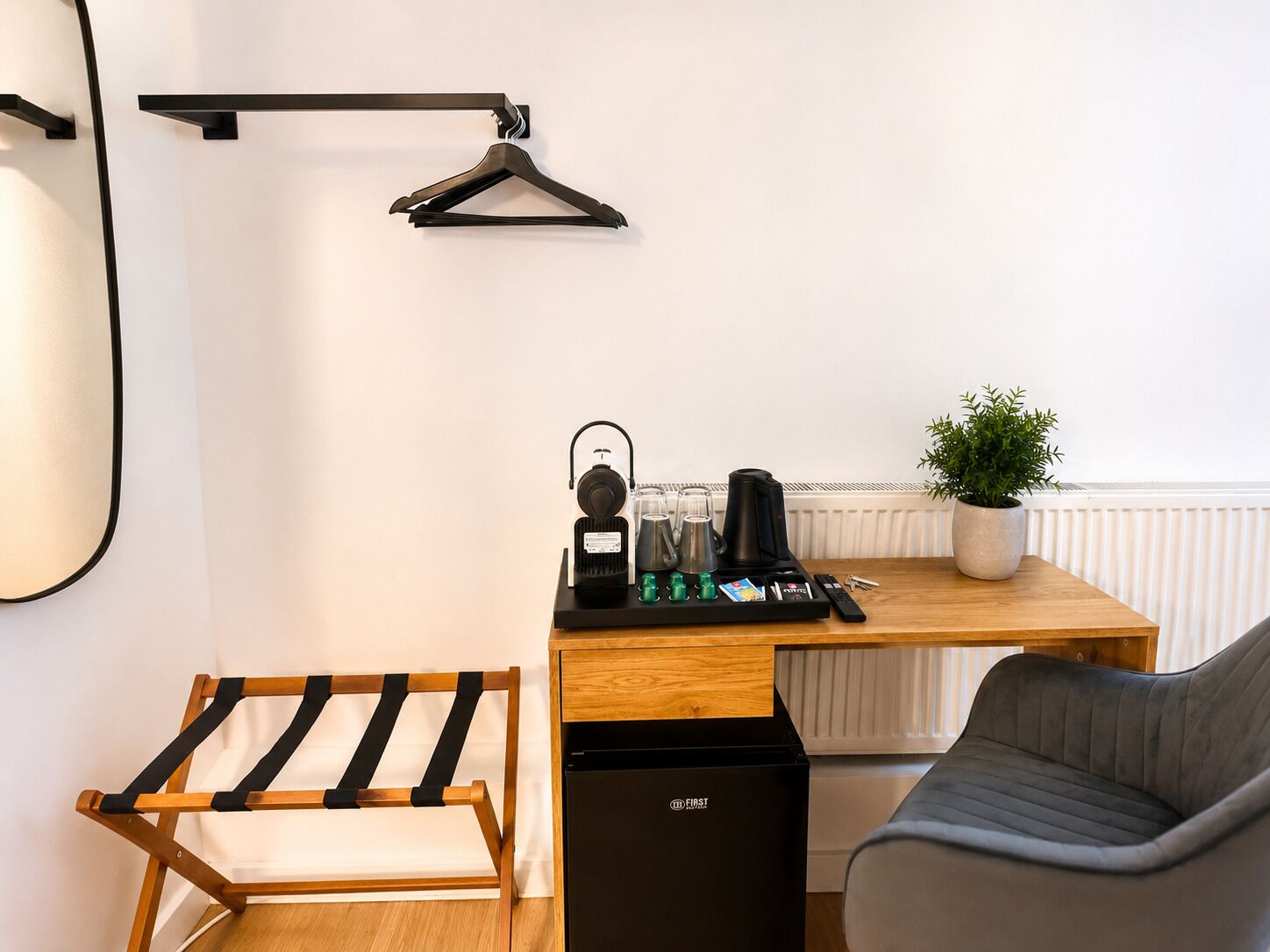 Eenvoudige tweepersoonskamer | Interieur