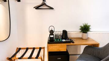 Eenvoudige tweepersoonskamer | Interieur