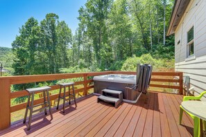 A wooden deck with a hot tub, two bar stools, and a table. - Deck & Fire Pit! Mtn Escape, 12 Mi to Asheville (Leicester)