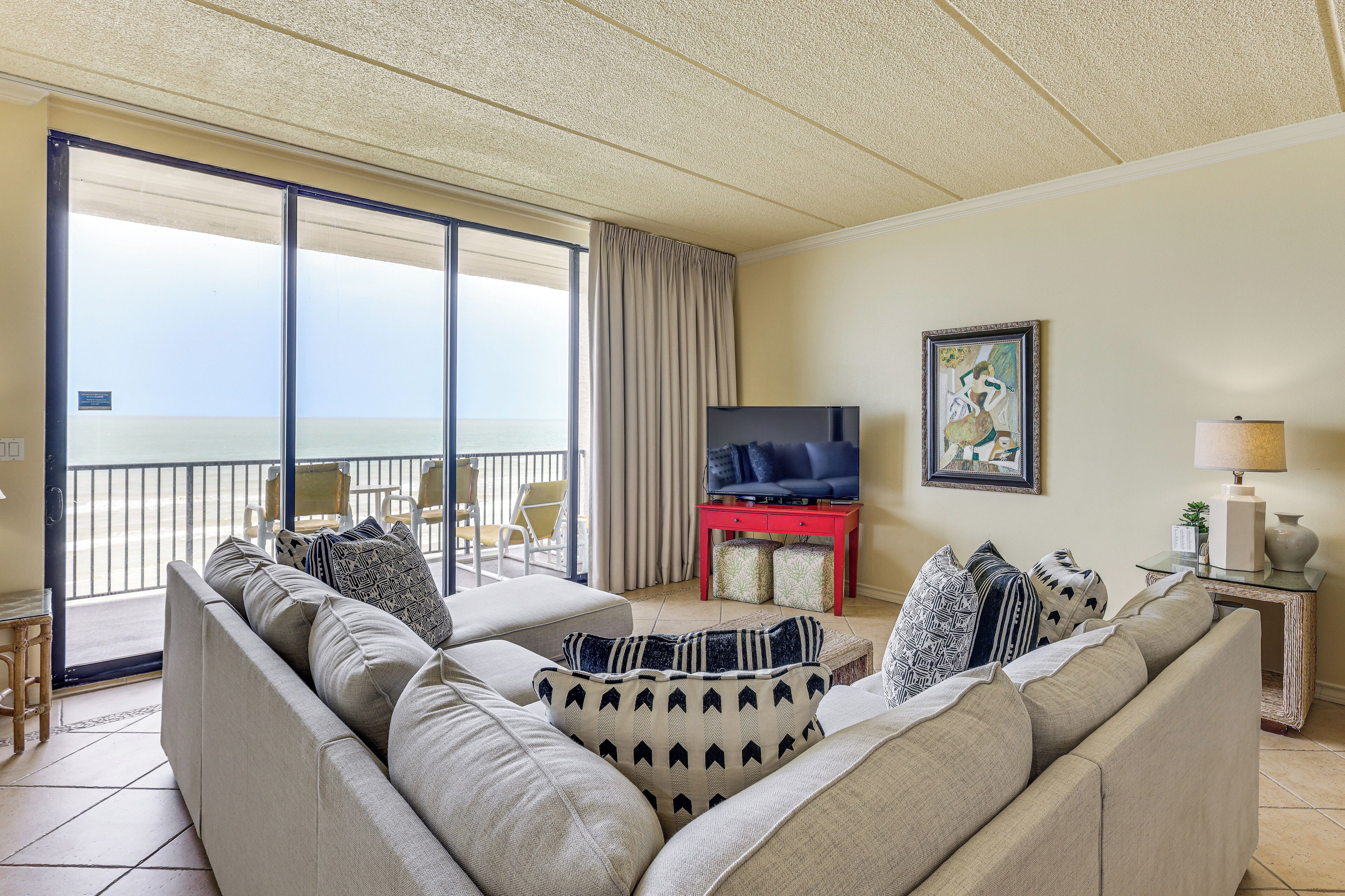 Apartment (3 Bedrooms) | Front of property