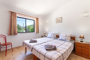WiFi, bed sheets - Apartment 'One Bedroom  1' with Shared Pool, Wi-Fi and Air Conditioning (São Bartolomeu de Messines)
