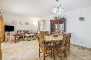 TV - Apartment 'Two Bedroom  2' with Shared Pool, Wi-Fi and Air Conditioning (São Bartolomeu de Messines)