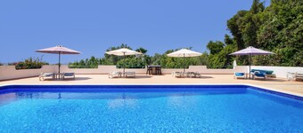 Appartement 'Deux Chambres 2' avec piscine partagée, Wi-Fi et climatisation