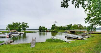 Condo With Beautiful Lake Views! Steps to Lake