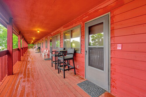 Condo With Beautiful Lake Views! Steps to Lake