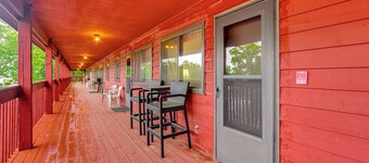 Condo With Beautiful Lake Views! Steps to Lake
