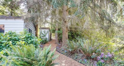 Tanwax Lake Waterfront Studio w/ Private Hot Tub!