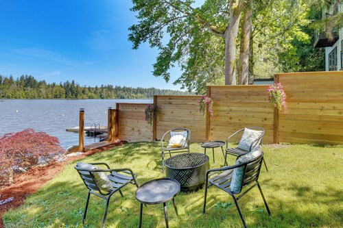 Tanwax Lake Waterfront Studio w/ Private Hot Tub!