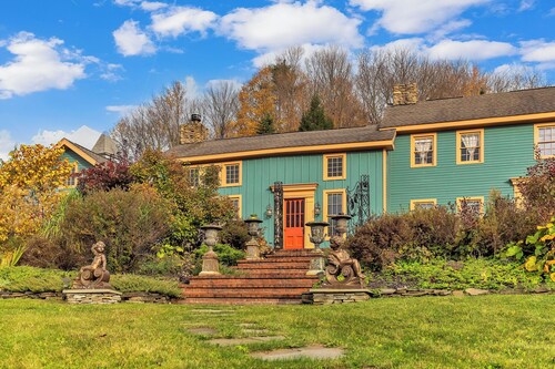 Hot Tub & Large Yard: Elegant Deansboro Getaway