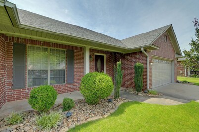 Commute to ANO & Hike Nearby! Russellville Home