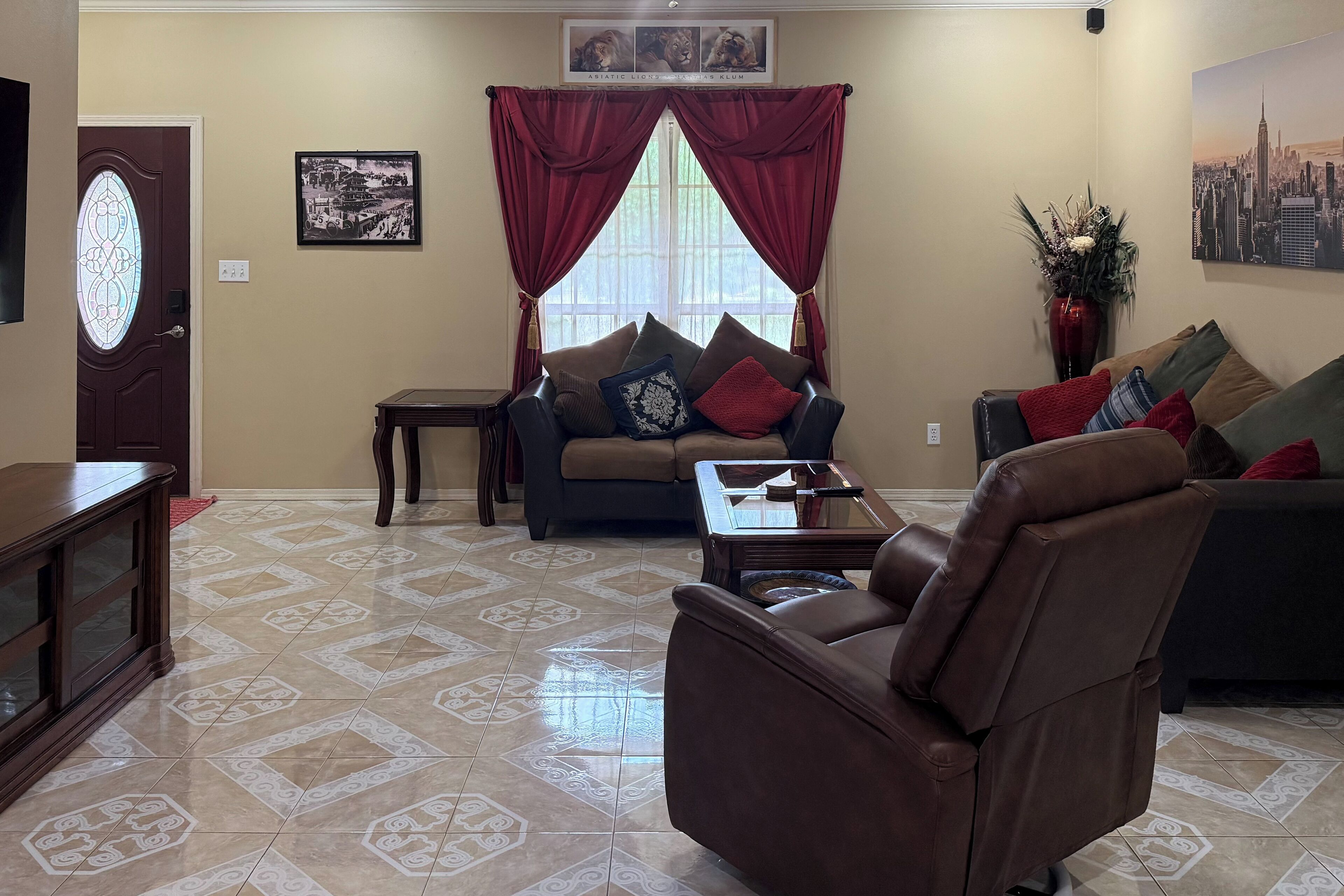 House (3 Bedrooms) | Interior