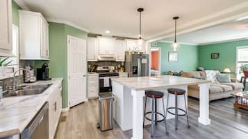 House (3 Bedrooms) | Interior