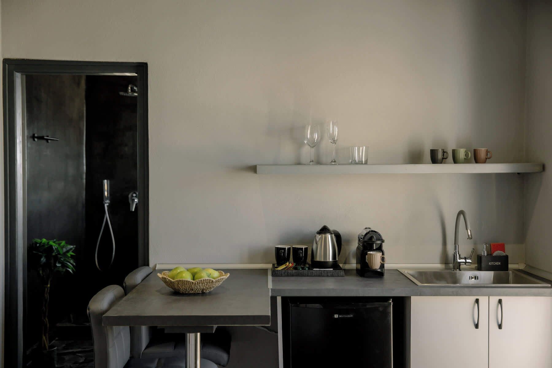 Coffee/tea maker, stovetop, electric kettle, toaster