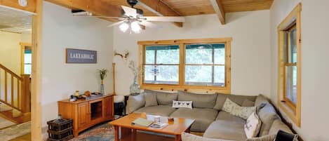 House (5 Bedrooms) | Interior