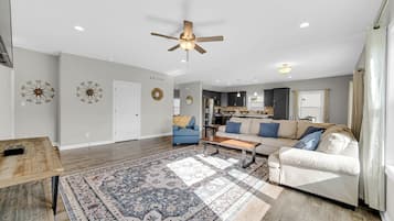 House (4 Bedrooms) | Front of property