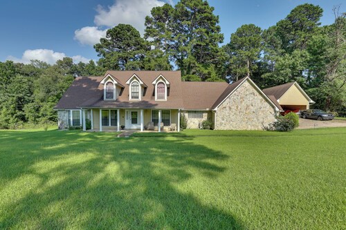 4 Mi to Cross Lake! Spacious Home Near Restaurants