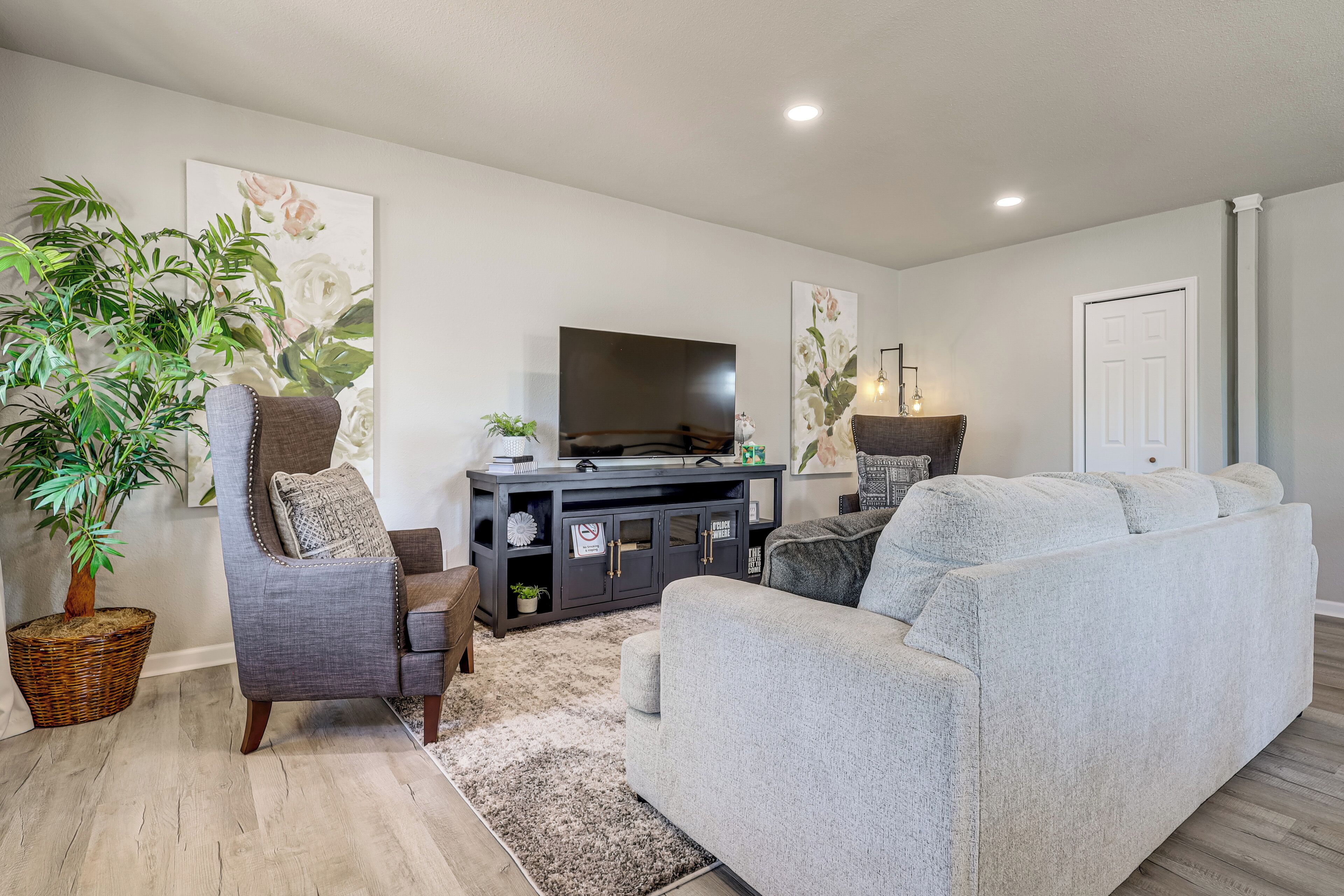 House (4 Bedrooms) | Front of property