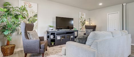 House (4 Bedrooms) | Front of property