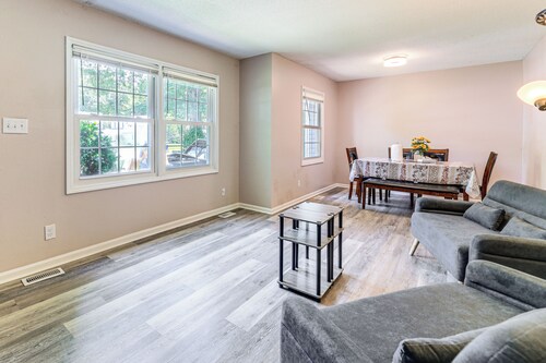 Jacksonville Retreat w/ Yard Near Base & Beach