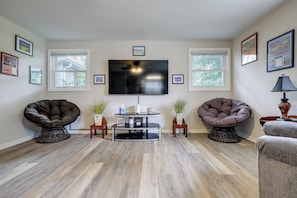 House (2 Bedrooms) | Interior - Half-mi to Independence Square! Home w/ Ramp Entry (Independence)