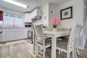 House (2 Bedrooms) | Interior - Half-mi to Independence Square! Home w/ Ramp Entry (Independence)