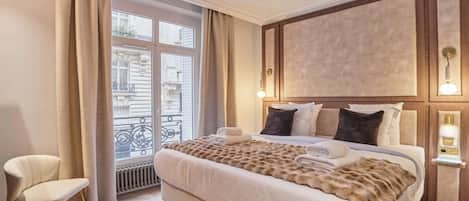 2 bedrooms, desk, iron/ironing board, WiFi (free)
