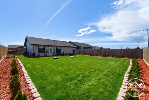New Modern Escape in Garden City-Spacious & Stylish