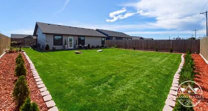 New Modern Escape in Garden City-Spacious & Stylish