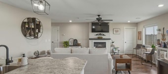 New Modern Escape in Garden City-Spacious & Stylish