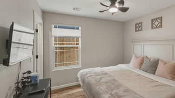 3 habitaciones, tabla de planchar con plancha, wifi y ropa de cama