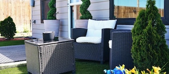 New Modern Escape in Garden City-Spacious & Stylish