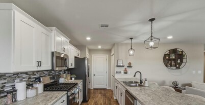 New Modern Escape in Garden City-Spacious & Stylish