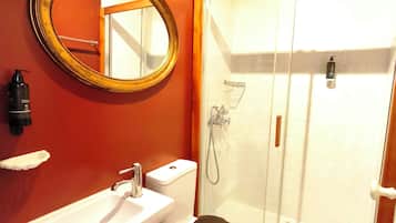 Superior Double or Twin Room | Bathroom