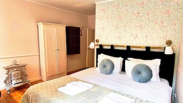 Habitación superior con 1 cama doble o 2 individuales | Wifi gratis