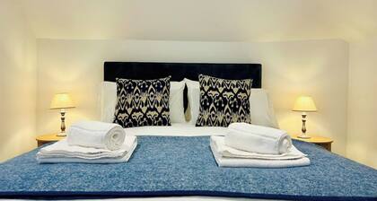 Stylish Central Coach House Flat With Parking